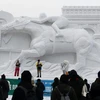 Việc thiếu tuyết và nhiệt độ ấm lên đã khiến lễ hội tuyết Sapporo 2020 gặp nhiều khó khăn nhưng vẫn có một số tác phẩm điêu khắc tuyệt vời. (Ảnh: AFP)
