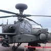 Máy bay trực thăng tấn công AH-64D của Không quân Singapore tại triển lãm .(Ảnh: Lê Dương/TTXVN)