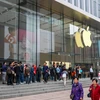 Một cửa hàng của Apple tại Thượng Hải, Trung Quốc. Foxconn sẵn sàng chuyển nhà máy lắp ráp iPhones ra khỏi quốc gia châu Á này. (Nguồn: AFP/TTXVN)