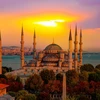 Nhà thờ Hồi giáo Xanh ở Istanbul trong ánh hoàng hôn. (Nguồn: holidayme.com)