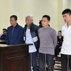 Các bị cáo tại phiên tòa xét xử. (Ảnh: Nguyễn Nam/TTXVN)