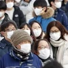 Người dân đeo khẩu trang phòng dịch viêm đường hô hấp cấp do virus COVID-19 tại Hokkaido, miền Bắc Nhật Bản. (Ảnh: Kyodo/TTXVN)