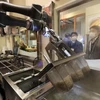 Robot nấu món mỳ sợi soba được thử nghiệm tại nhà ga Higashi-Koganei ở Tokyo, Nhật Bản, ngày 16/3/2020. (Ảnh: Kyodo/TTXVN)
