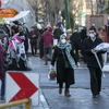 Người dân đeo khẩu trang để phòng tránh lây nhiễm COVID-19 tại Tehran, Iran, ngày 19/3/2020. (Ảnh: THX/TTXVN)