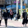 Người dân đeo khẩu trang nhằm ngăn chặn sự lây lan của dịch COVID-19 tại Tehran, Iran ngày 10/3/2020. (Ảnh: AFP/TTXVN)