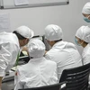 Nhân viên y tế thảo luận về trường hợp bệnh nhân nhiễm COVID-19 tại bệnh viện ở Bắc Kinh, Trung Quốc, ngày 30/3/2020. (Ảnh: THX/TTXVN)