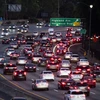 Ôtô di chuyển trên đường phố tại Los Angeles, California, Mỹ, ngày 17/9/2019. (Ảnh: AFP/TTXVN)