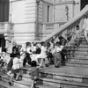 Chủ tịch Hồ Chí Minh đón các cháu thiếu nhi tại Phủ Chủ tịch trong ngày Tết Trung thu năm 1961. (Ảnh: Tư liệu TTXVN)