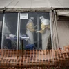 Nhân viên y tế làm việc tại khu vực cách ly điều trị cho bệnh nhân nhiễm Ebola tại Butembo, CHDC Congo, ngày 9/3/2019. (Ảnh: AFP/TTXVN)