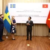 Việt Nam tặng vật tư y tế, hỗ trợ Thụy Điển chống dịch COVID-19. (Ảnh: Văn Điệp/TTXVN)