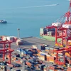 Các containe hàng hóa tại cảng Busan, Hàn Quốc. (Ảnh: AFP/TTXVN)