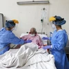 Bệnh nhân nhiễm COVID-19 được điều trị tại bệnh viện ở Lima, Peru ngày 15/4/2020. (Ảnh: AFP/TTXVN)