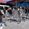 Người dân xếp hàng bên ngoài một siêu thị ở Podgorica, Montenegro ngày 16/3/2020, trong bối cảnh dịch COVID-19 lan rộng. (Ảnh: AFP/ TTXVN)