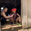 Già làng Rơ Lan Li- chủ tế thực hiện nghi thức của Lễ cầu mưa. (Ảnh: Quang Thái/TTXVN)