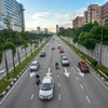 Các phương tiện di chuyển trên đường phố tại Kuala Lumpur, Malaysia, ngày 4/5/2020. (Ảnh: THX/TTXVN)