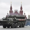 Hệ thống phòng thủ tên lửa S-400 của Nga tại lễ diễu binh nhân kỉ niệm Ngày Chiến thắng ở Moskva. (Ảnh: AFP/TTXVN)