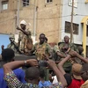 Binh sĩ Mali tới quảng trường Độc lập ở thủ đô Bamako sau khi nổ ra cuộc binh biến do một nhóm binh sĩ tiến hành, ngày 18/8/2020. Ảnh: AFP/TTXVN