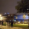 Cảnh sát phong tỏa hiện trường hộp đêm xảy ra vụ giẫm đạp ở thủ đô Lima, Peru ngày 22/8/2020. (Ảnh: Metro/TTXVN)