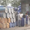Phát hiện cơ sở tái chế thùng phuy, can nhựa nhiễm hóa chất nguy hại