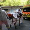 Chăm sóc bệnh nhân nhiễm COVID-19 tại Budapest, Hungary, ngày 27/8/2020. (Ảnh: AFP/TTXVN)