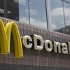 Biểu tượng của McDonald bên ngoài một nhà hàng ở Washington, DC, Mỹ. (Ảnh: AFP/TTXVN)