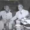 Chủ tịch Hồ Chí Minh với ông K. E. Voroshilov, Chủ tịch Đoàn Chủ tịch Xô Viết tối cao Liên Xô. (Ảnh tư liệu TASS)