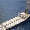 Tàu chở dầu MT New Diamond bốc cháy cách ngoài khơi bờ biển phía Đông Sri Lanka khoảng 60km ngày 3/9/2020. (Ảnh: AFP/TTXVN)