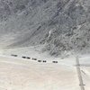Binh sỹ Ấn Độ tuần tra gần Leh, thủ phủ khu vực Ladakh, biên giới giữa Ấn Độ và Trung Quốc ngày 24/6/2020. (Ảnh: AFP/TTXVN)