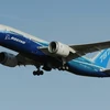 Máy bay 787 Dreamliner của hãng Boeing thực hiện chuyến bay thử nghiệm tại nhà máy ở Everett, bang Washington, Mỹ, ngày 20/3/2011. (Ảnh: AFP/TTXVN)