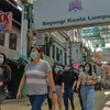 Người dân đeo khẩu trang phòng lây nhiễm COVID-19 tại Kuala Lumpur, Malaysia, ngày 24/7/2020. (Ảnh: THX/TTXVN)