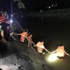 Vĩnh Phú: Ba ông cháu đi xe máy ngã xuống kênh nước, 2 người tử vong