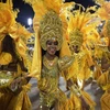 Các vũ công trong Lễ hội hóa trang Carnival nổi tiếng tại thành phố Rio de Janeiro, Brazil năm 2019. (Ảnh: AFP/TTXVN)
