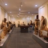 Các hiện vật được trưng bày trong kho mở tại Bảo tàng Điêu khắc Chăm. (Ảnh: Trần Lê Lâm/TTXVN)