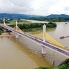 Toàn cảnh cây cầu Tình Húc bắc qua sông Lô. (Ảnh: Quang Cường/TTXVN)