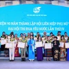 Các cá nhân có thành tích xuất sắc trong công tác thi đua nhận Bằng khen của Trung ương Hội Liên hiệp Phụ nữ Việt Nam. (Ảnh: Phương Hoa/TTXVN)