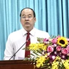 Chủ tịch UBND tỉnh An Giang Nguyễn Thanh Bình phát biểu tại kỳ họp. (Ảnh: Thanh Sang/TTXVN)