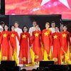 Nghệ sỹ Việt Nam biểu diễn trong lễ bế mạc SEA Games 30. (Ảnh: Hoàng Linh/TTXVN)
