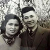 Nhà thơ Nguyễn Xuân Sanh bên vợ - nhà văn Cẩm Thạnh - năm 1961. (Nguồn: vnexpress.net)