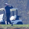 [Video] Tổng thống Mỹ Donald Trump bình thản đi chơi golf dù thua kiện