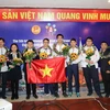 Đội tuyển Hà Nội đạt Cúp Bạc đồng đội và Top 5 thành phố xuất sắc nhất trong cuộc thi tốc độ Bliz-contest. (Ảnh: Thanh Tùng/TTXVN)
