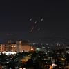 Hệ thống phòng không Syria đánh chặn tên lửa của Israel tại thủ đô Damascus ngày 20/7/2020. (Ảnh: AFP/TTXVN)