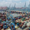 Hàng hóa tại cảng Thanh Đảo, Trung Quốc, ngày 13/9/2020. (Ảnh: AFP/TTXVN)
