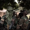 Các binh sỹ Lực lượng vũ trang Trung Phi làm nhiệm vụ trên con đường giữa Boali và Bangui ngày 10/1 (Nguồn: AFP)