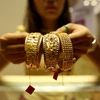 Trang sức vàng được bày bán tại tiệm kim hoàn ở Yangon, Myanmar. (Ảnh: THX/TTXVN)