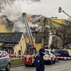 Nhân viên cứu hộ làm nhiệm vụ tại hiện trường vụ nổ ở Langenzersdorf. (Nguồn: Yahoo News)