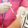 Tiêm vắcxin phòng COVID-19 cho người dân tại Phnom Penh, Campuchia, ngày 18/2/2021. (Ảnh: THX/TTXVN)