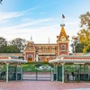 Disneyland sẽ được mở cửa trở lại nhưng hạn chế khách tham quan. (Nguồn: people.com)