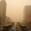 Bụi bao phủ dày đặc trên bầu trời tại Bắc Kinh, Trung Quốc, ngày 15/3/2021. (Ảnh: THX/TTXVN)