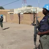 Lực lượng gìn giữ hòa bình LHQ gác gần sân bay ở Timbuktu, Mali. (Ảnh: AFP/TTXVN)