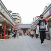 Người dân đeo khẩu trang phòng dịch COVID-19 tại Tokyo, Nhật Bản, ngày 12/4/2021. (Ảnh: THX/ TTXVN)